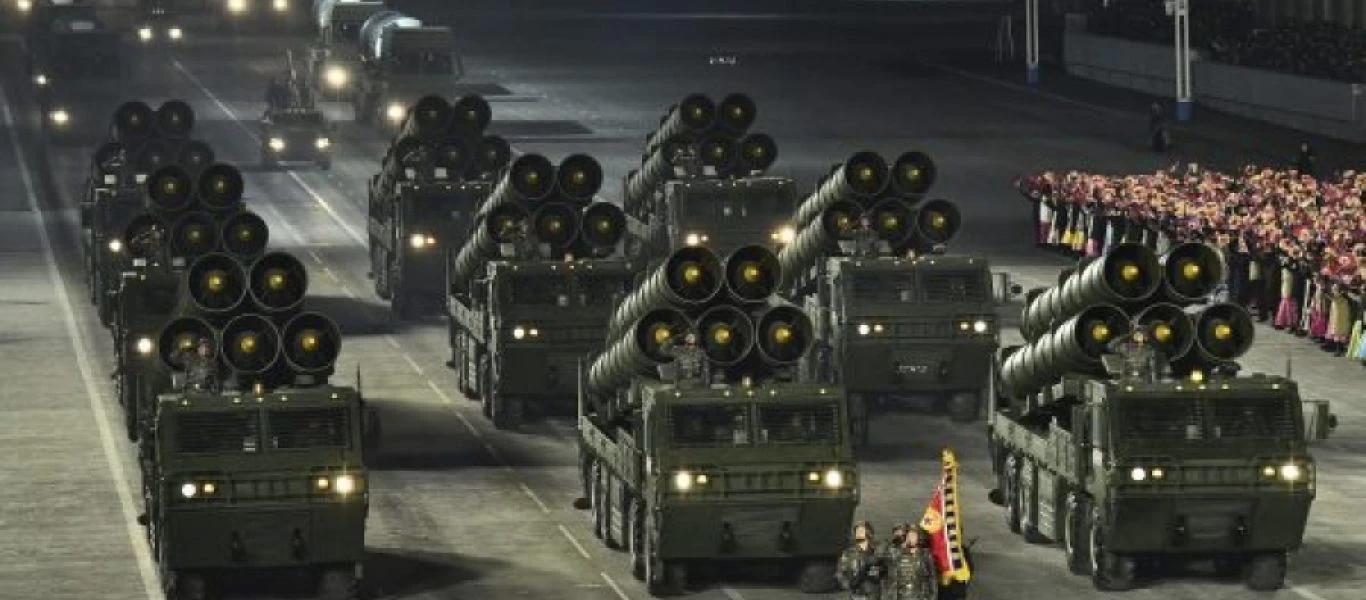 Νυχτερινή στρατιωτική παρέλαση στην Βόρειο Κορέα!